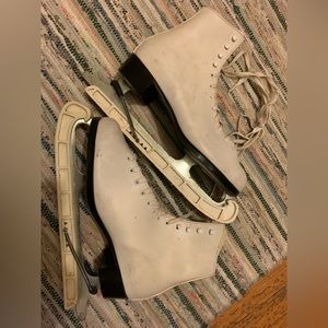 Figure skates ladies size 9